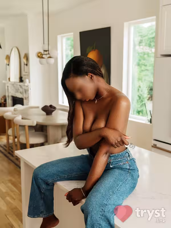 Escort Charlotte Lane in Minneapolis, MN