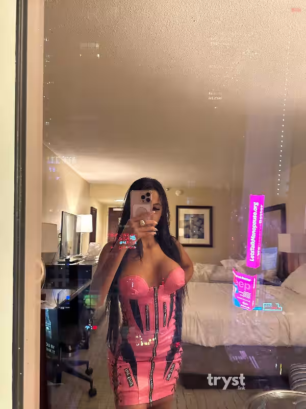 Escort Dani De La Cruz in Minneapolis, MN