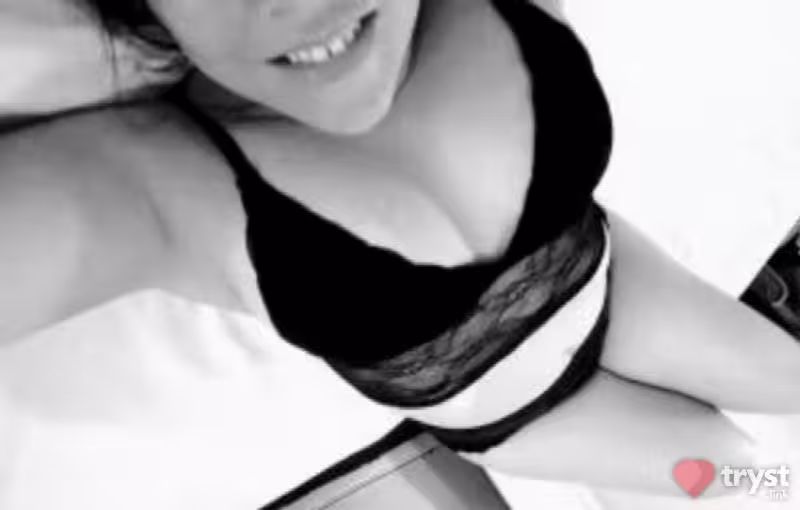 Escort/Massage Vi / Violet Rivera in Minneapolis, MN