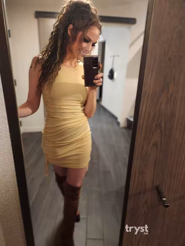 Escort/S&M Elle Tee in Minneapolis, MN