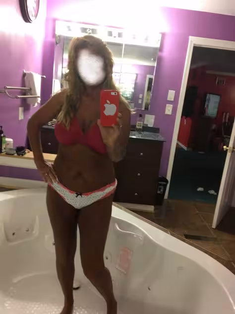 Escort/Massage/S&M Hayley in Roanoke, VA
